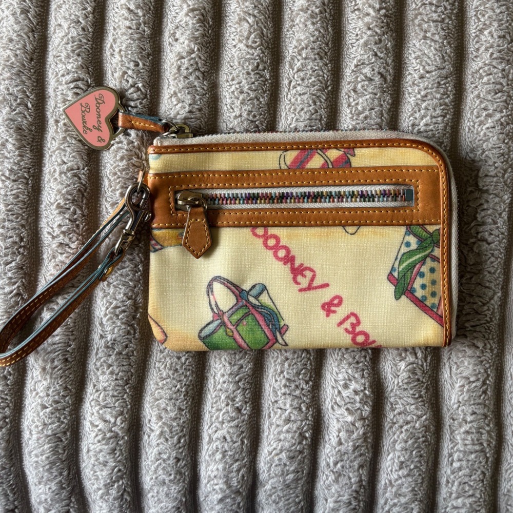 Dooney & Bourke Handbag Print Wristlet Wallet Rainbow Zipper Heart Charm Cream